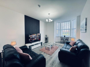 Spanish City View, Stylish Sea Front Apartment Free Onsite Parking